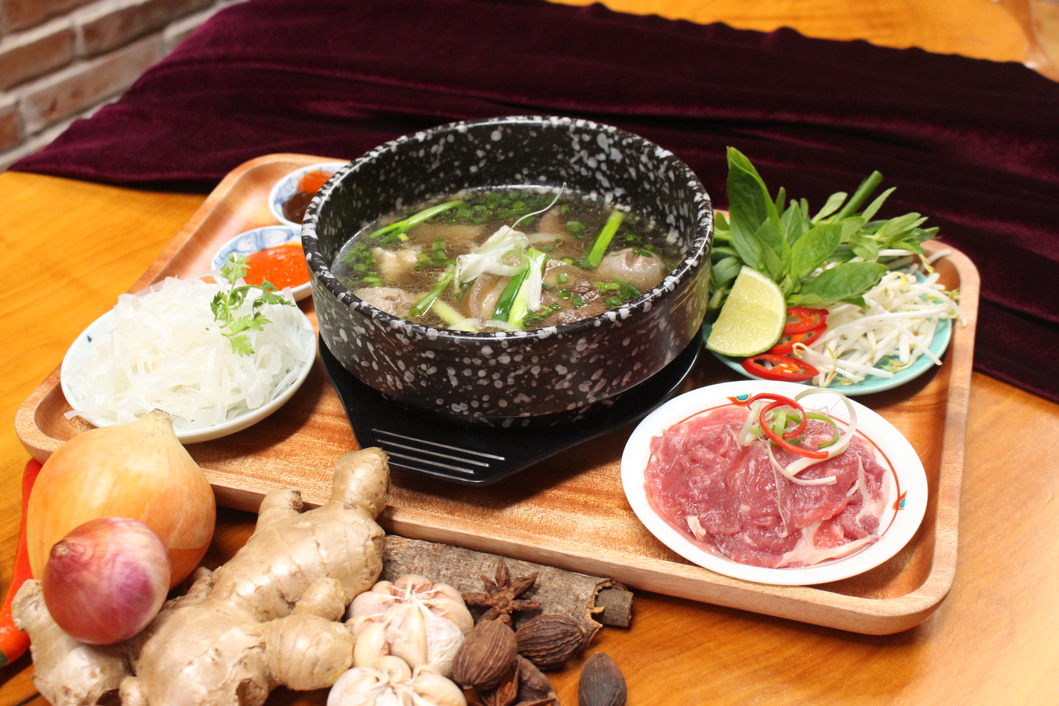 PHỞ TÔ ĐÁ/ HOT STONE BEEF NOODLE SOUP